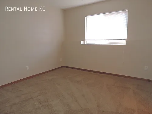7402 Hedge Lane Ter — Photo 12