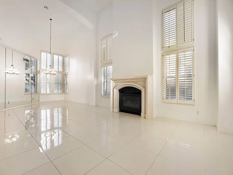 1416 Palantine Hill Dr — Photo 4