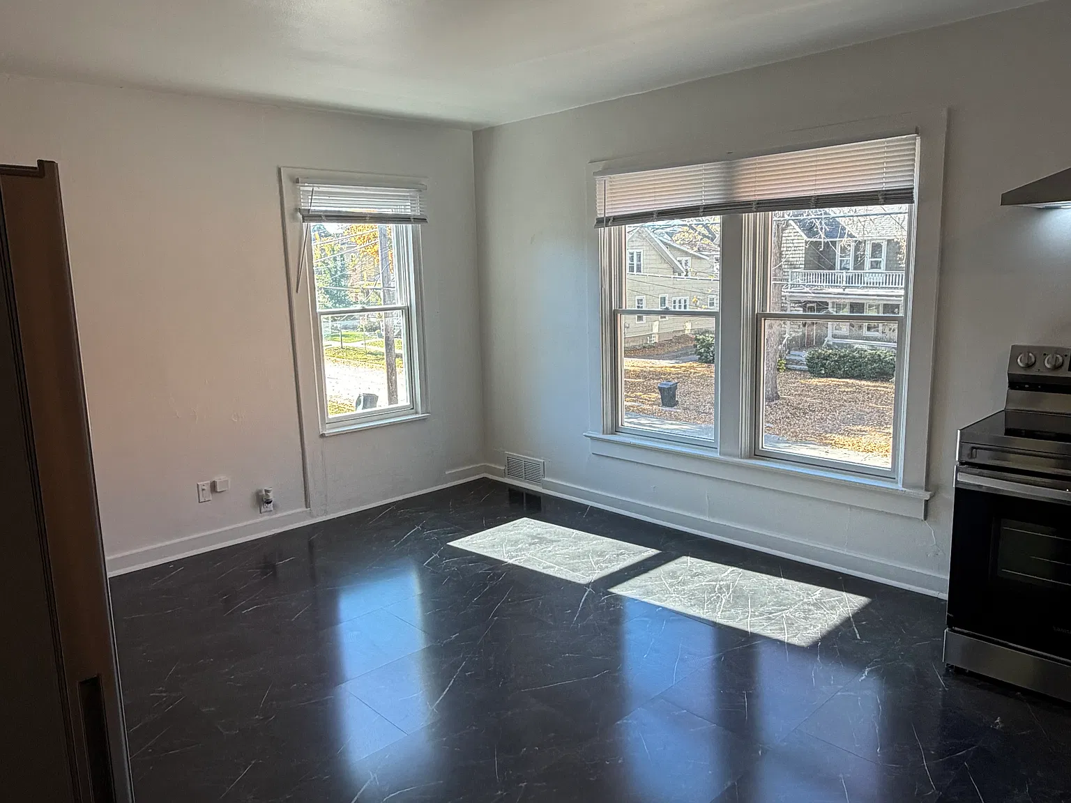 2 bed, 1100 sqft, $1,425 — Photo 4