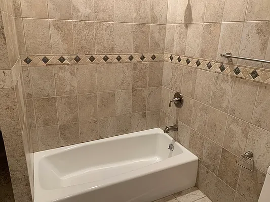 Rented by Hudson Exclusive Inc | media 18