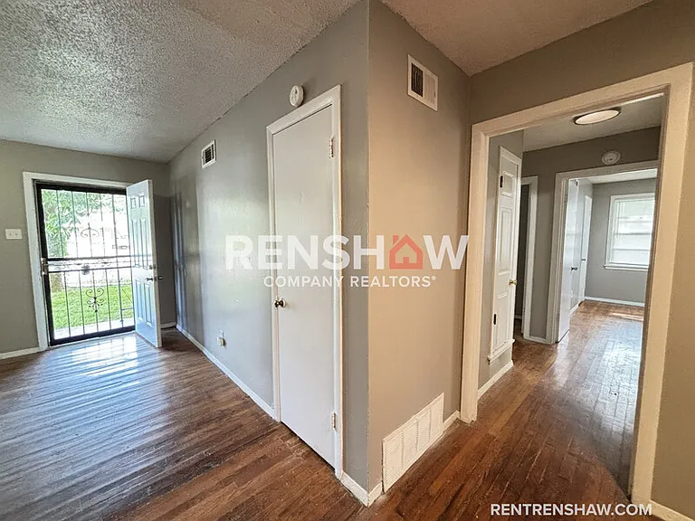 4694 McCrory Ave — Photo 4