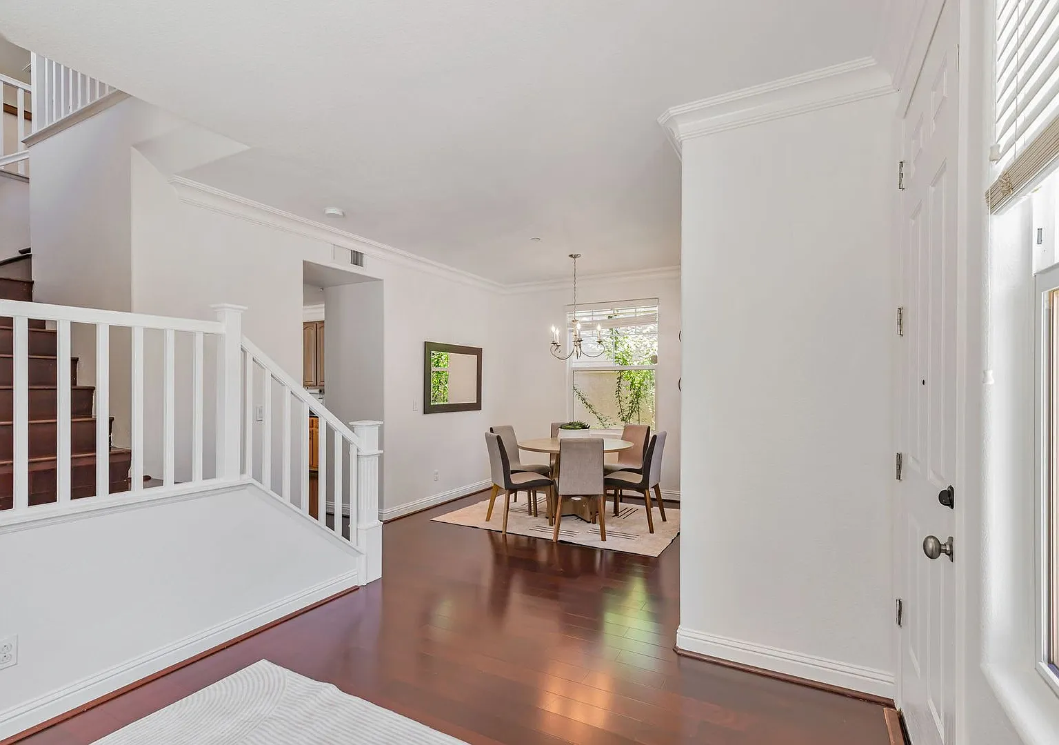 $4495 - Modern and Comfortable 4 Br/3 Ba home in the quiet Foothills of West Gilroy — Photo 4