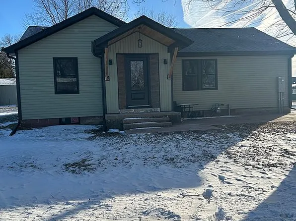 406 N William St, Earlville, IA 52041