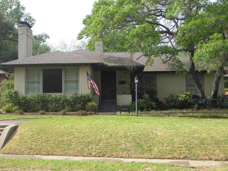 Great Neighborhood! Walk to Lakewood Elementary and White Ro