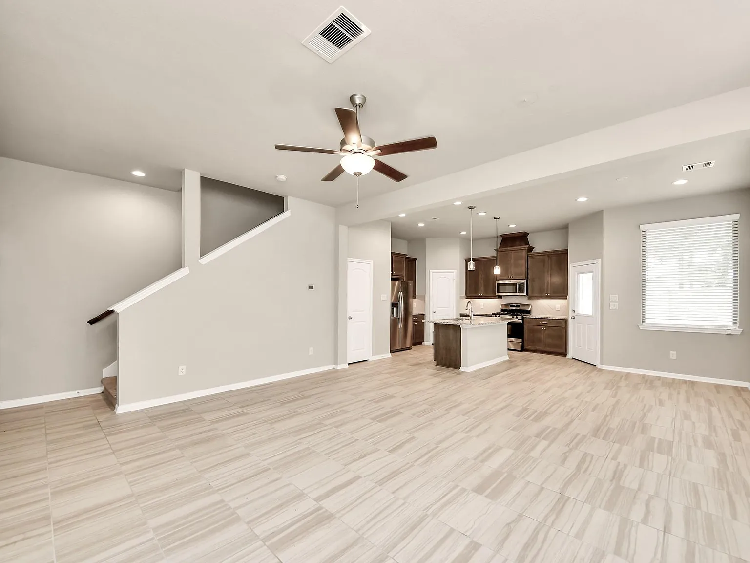 3 bed, 2.5 bath, 1754 sqft, $2,250 — Photo 4