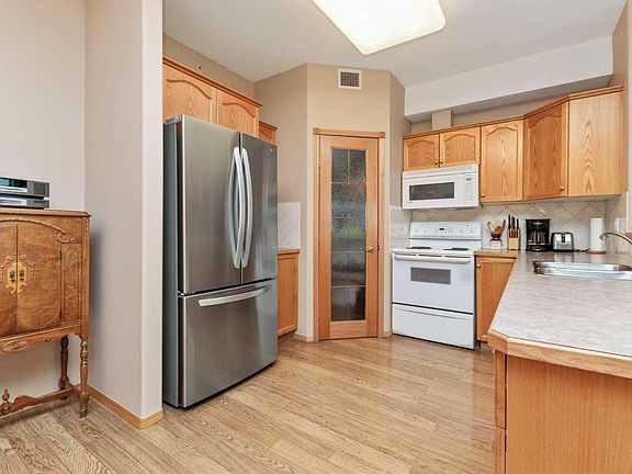 3rd image of 424-5300 48th St #424