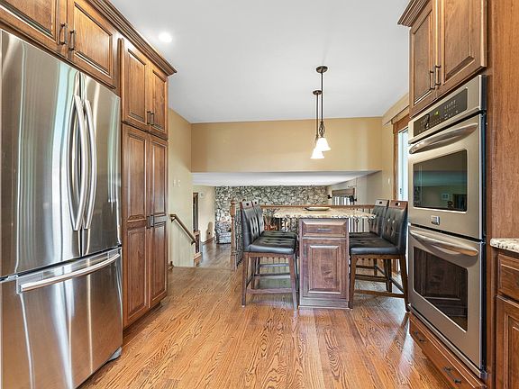 4th image of 135 Vail Dr