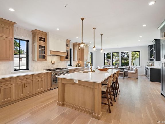 3rd image of 417 West Street