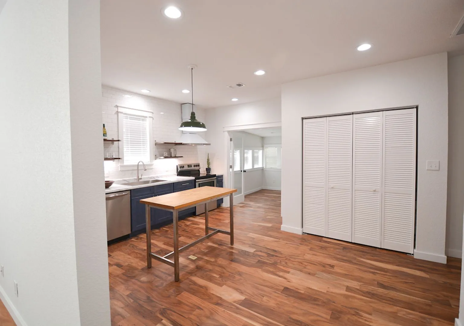 Renovated 2-Bedroom Bungalow Near San Pedro Park! — Photo 3