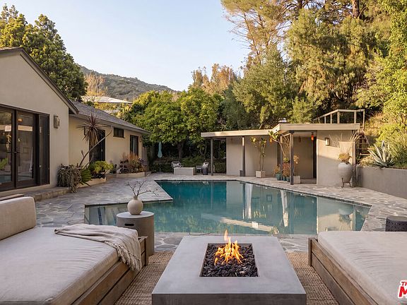 2nd image of 1646 San Ysidro Dr