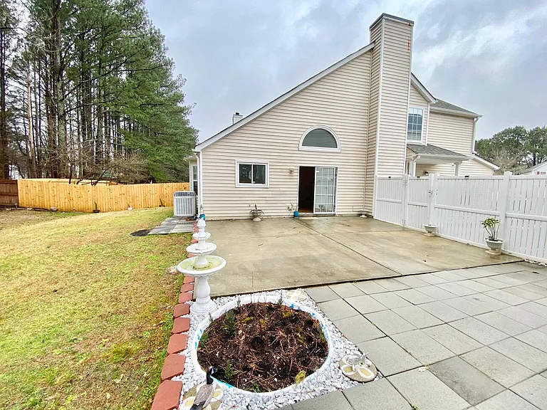 685 Chantress Ct — Photo 18