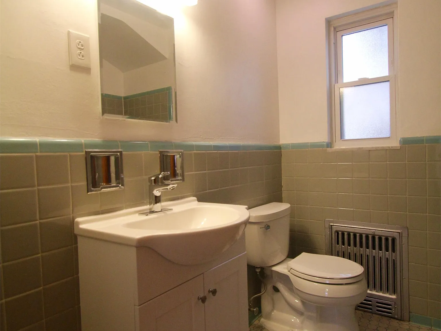 101 Marion Ave - Apt 1 — Photo 3