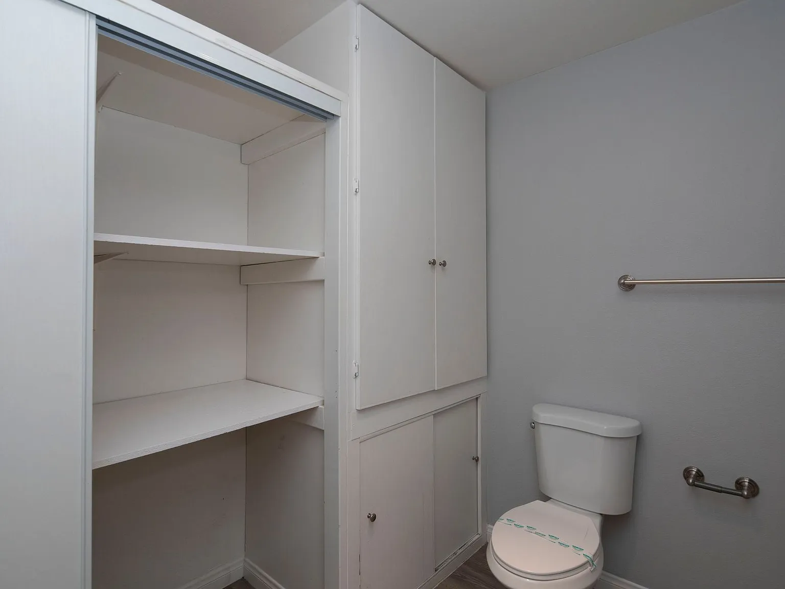 Oasis Apartments — Photo 4