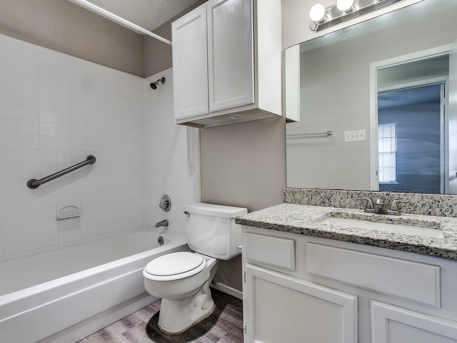2 bed, 900 sqft, $1,350 — Photo 4