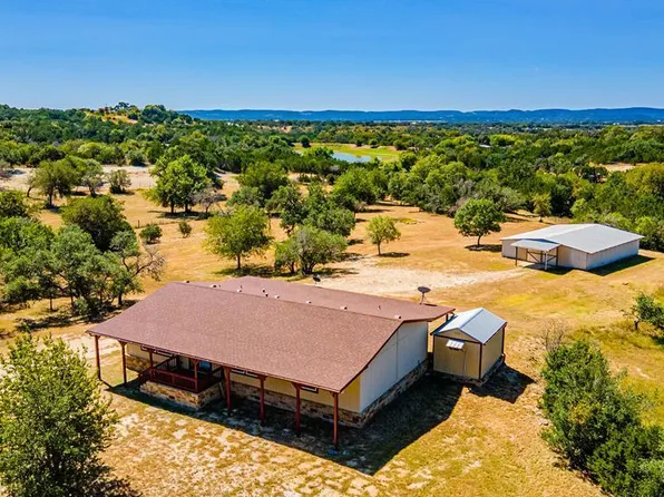 900 Panther Hollow Dr, Bandera, TX 78003