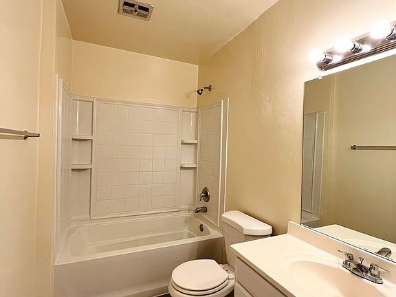 5th image of 636 11th St #12