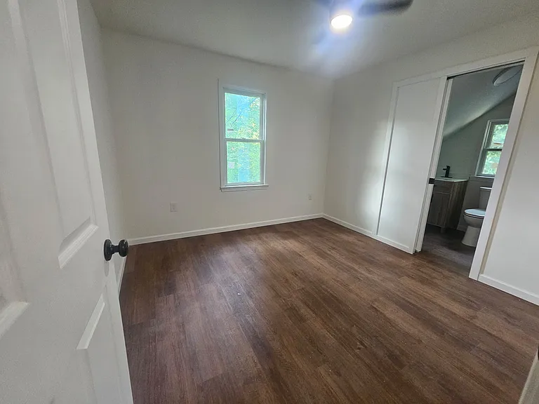 463 Cameron St SE #B — Photo 12