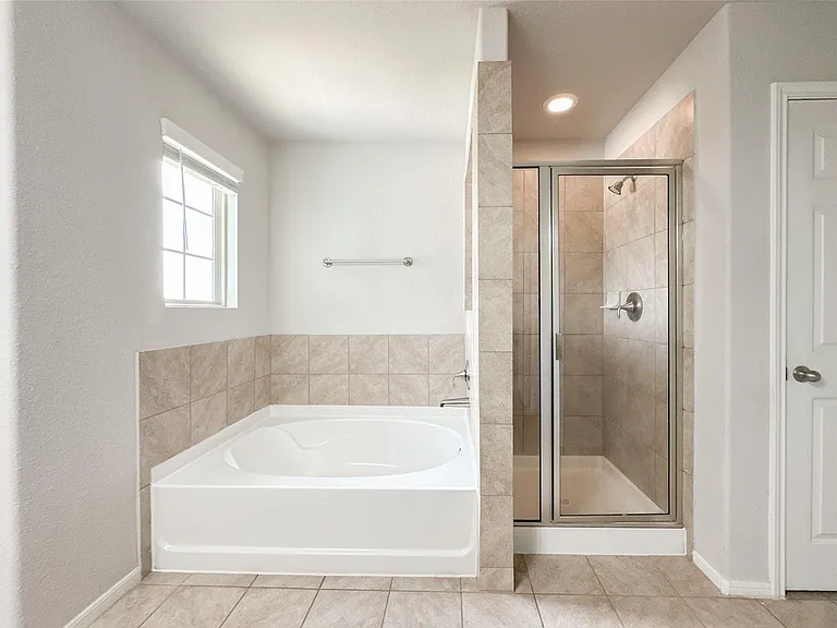105 Camelot Place Ct — Photo 23
