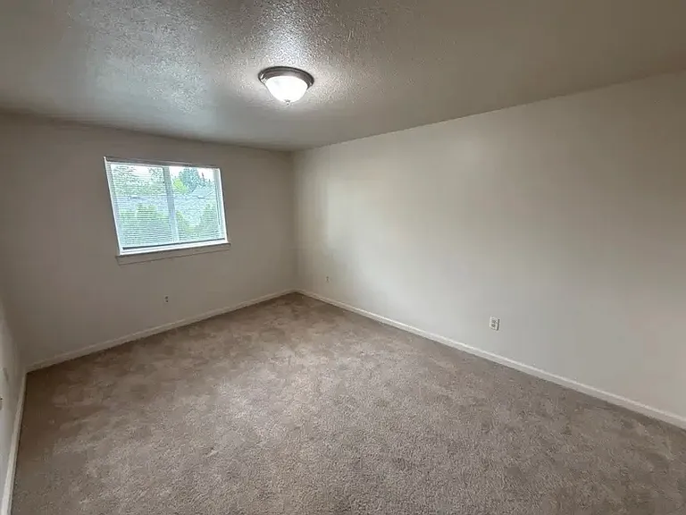 907 Bryan Ct #4 — Photo 5