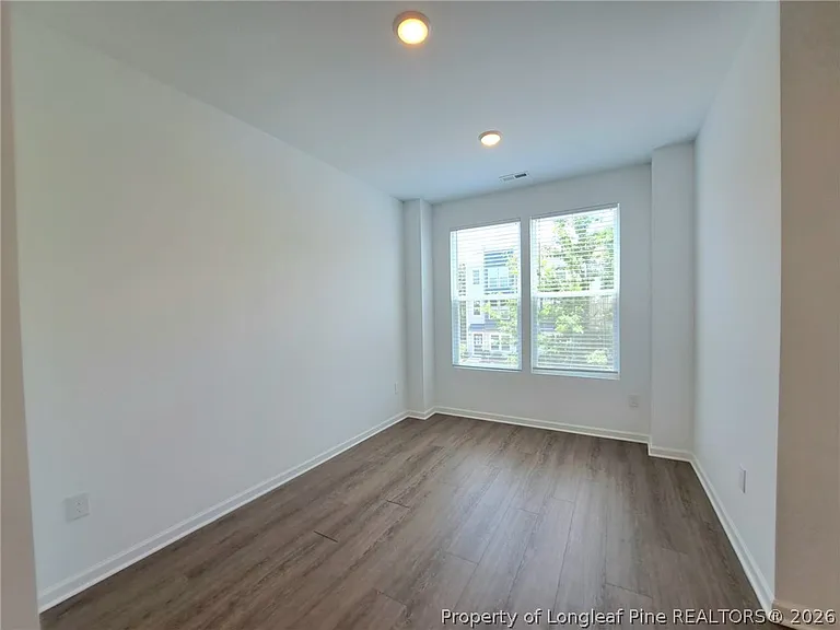 1939 Robin Hill Ln — Photo 12