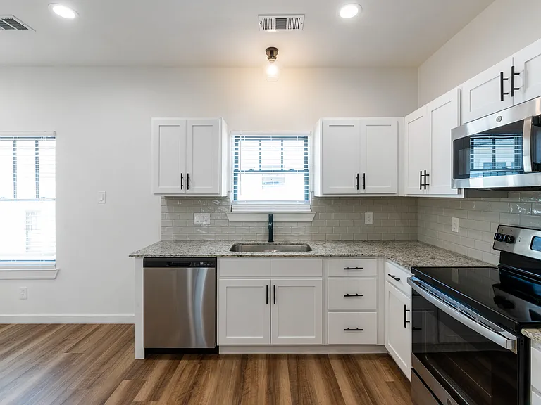 1139 Kings Hwy #102 — Photo 7