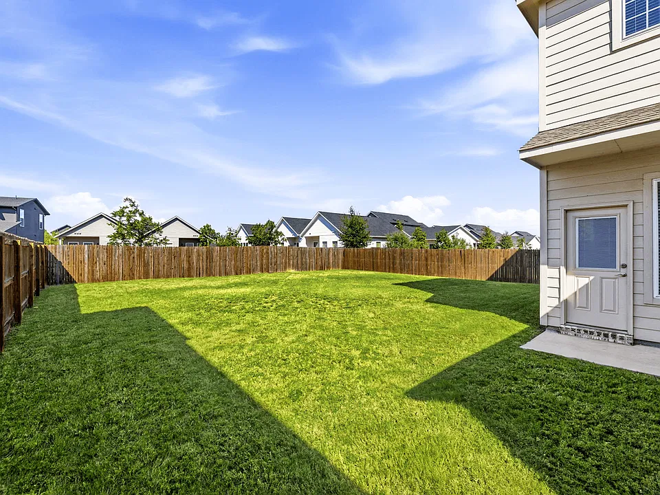 Large Fenced Backyard with Lawn Care Included