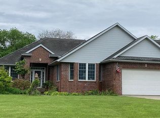 115 Red Oak Dr, Mankato, MN 56001