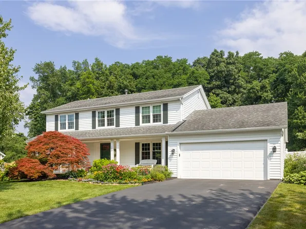 153 Redcedar Dr, Rochester, NY 14616