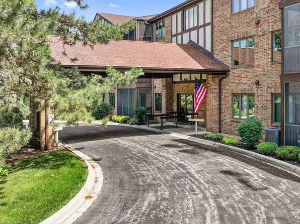 7800 W Foresthill Ln APT 206, Palos Heights, IL 60463