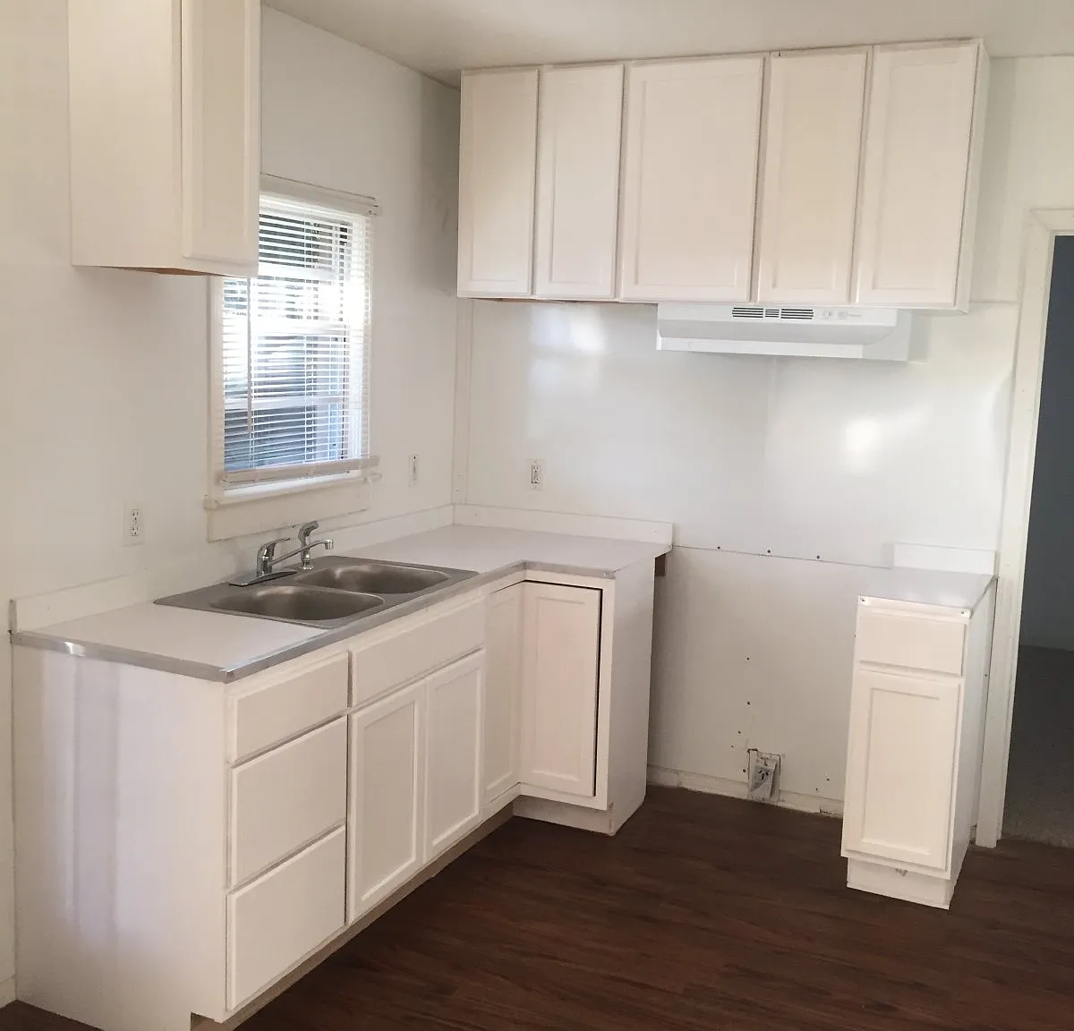2 bed, 1.0 bath, 852 sqft, $1,270 — Photo 2