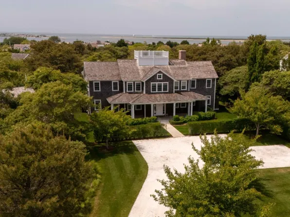 34 Brewster Rd, Nantucket, MA 02554