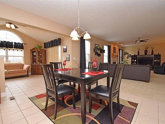 3rd image of 8051 Vegas Ct