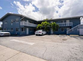 3049 NW 9th Ave, Wilton Manors, FL