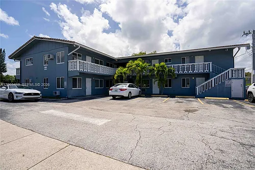 3049 NW 9th Ave #4 Photo 1
