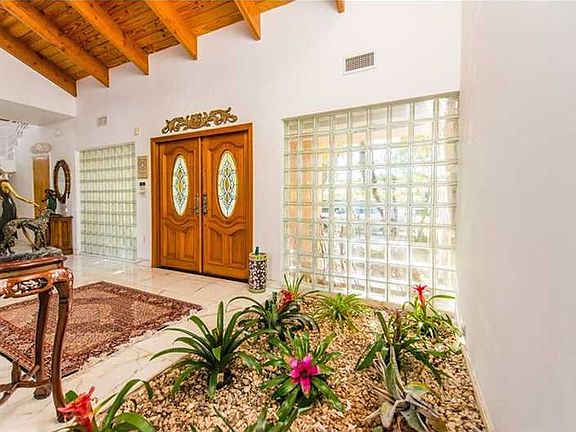 Pinecrest Contemporary Designed Home