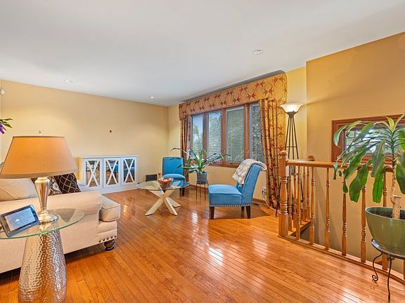 4th image of 9121 Forest Dr