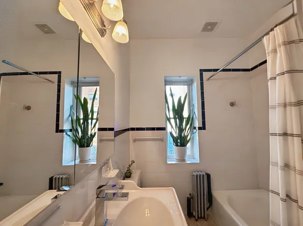 75 Warren Street image 7 of 11