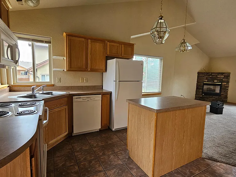 1604 Columbine Village Dr — Photo 4