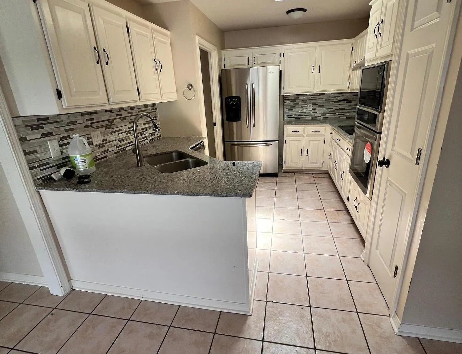 3 bed, 2.0 bath, 1600 sqft, $2,000 — Photo 4