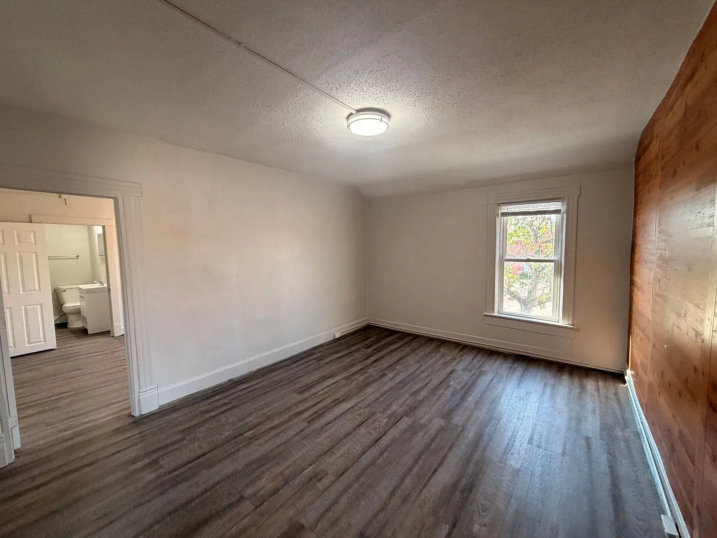 907 Forest — Photo 4