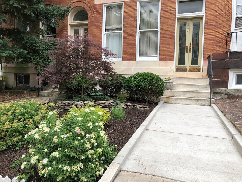 Front newly landscaped yard and new walkway