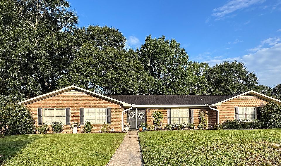 1st image of 100 Longleaf Dr