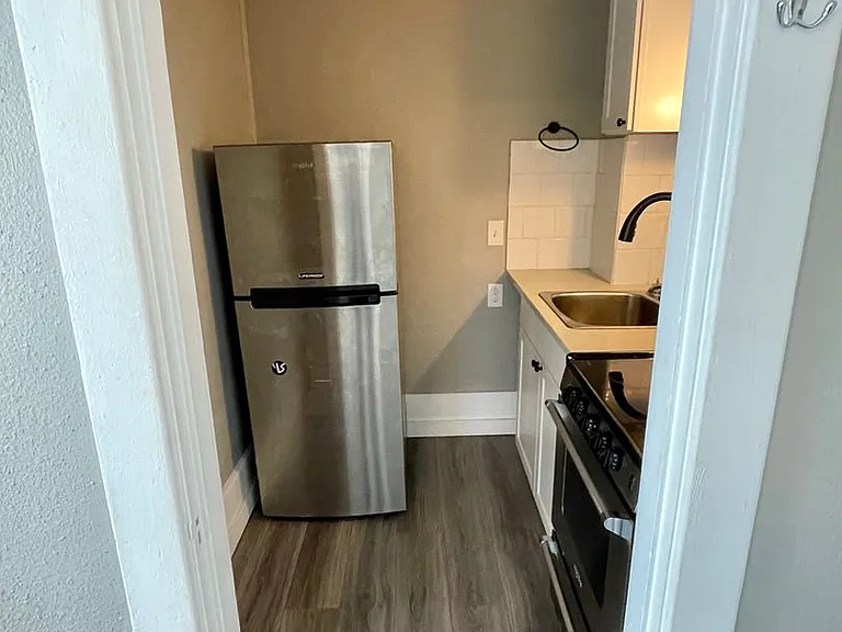 327 N 4th St #3 — Photo 8