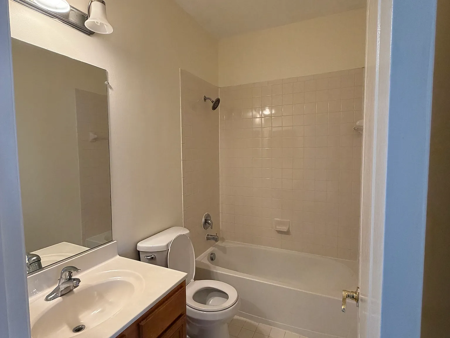 3 bed, 2306 sqft, $3,000 — Photo 2