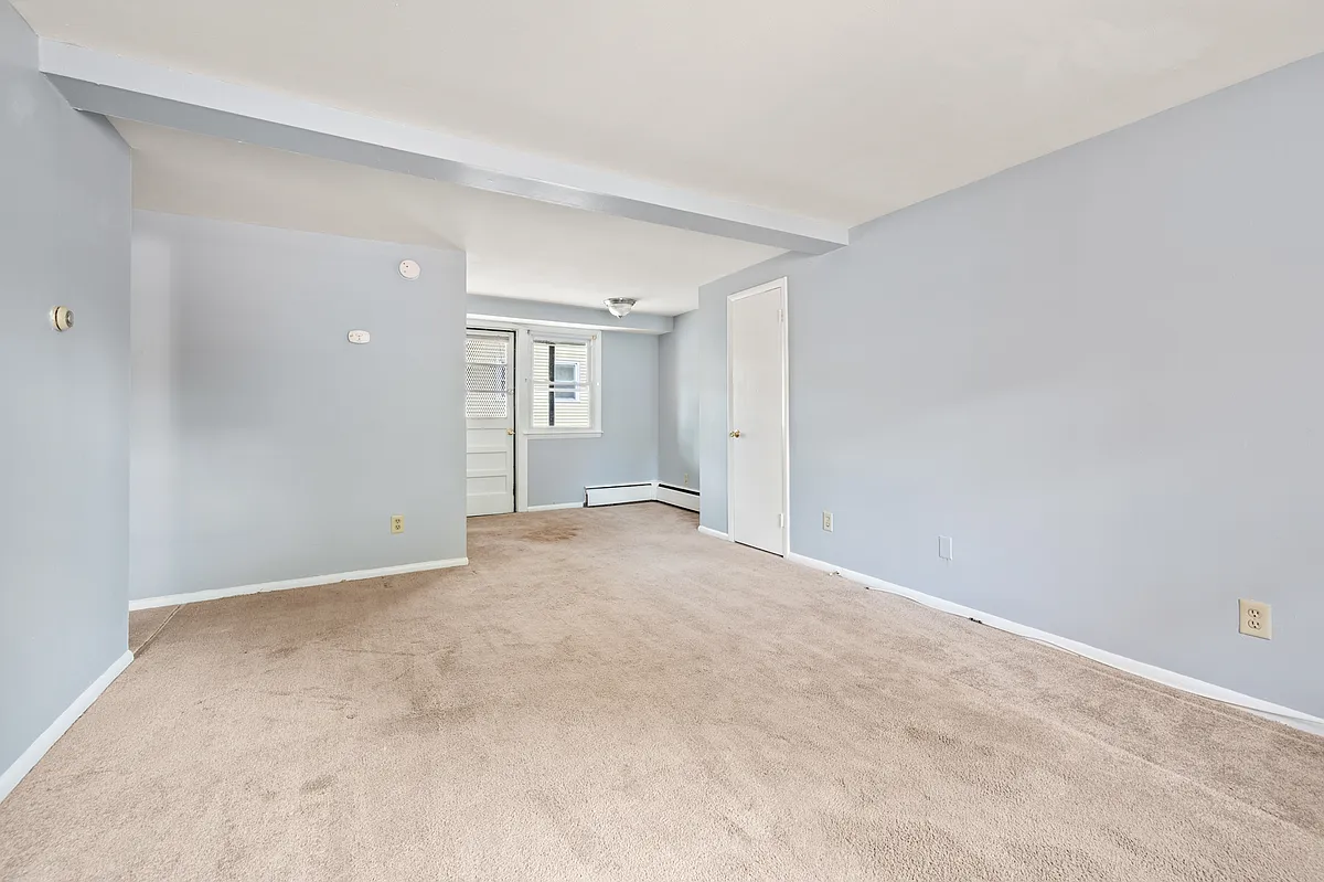 Building Photo - 74A Orchard St #4