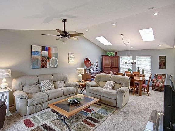 5th image of 160 Brooksedge Dr