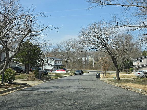 5th image of 10801 Winston Churchill Ct