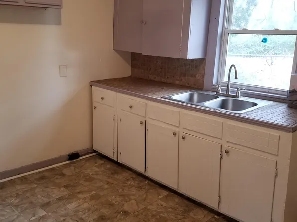 210 Eisenhower St, Jackson, MS 39209