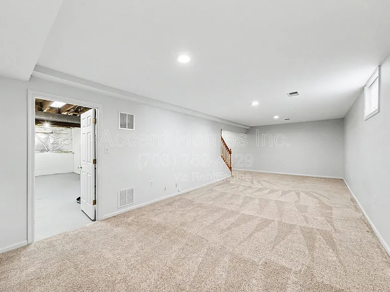 8942 Kenilworth Dr — Photo 21