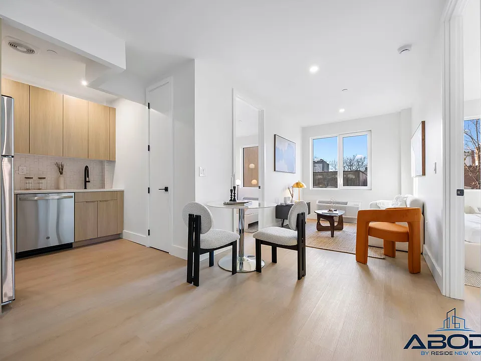 102 E 53rd St #3E